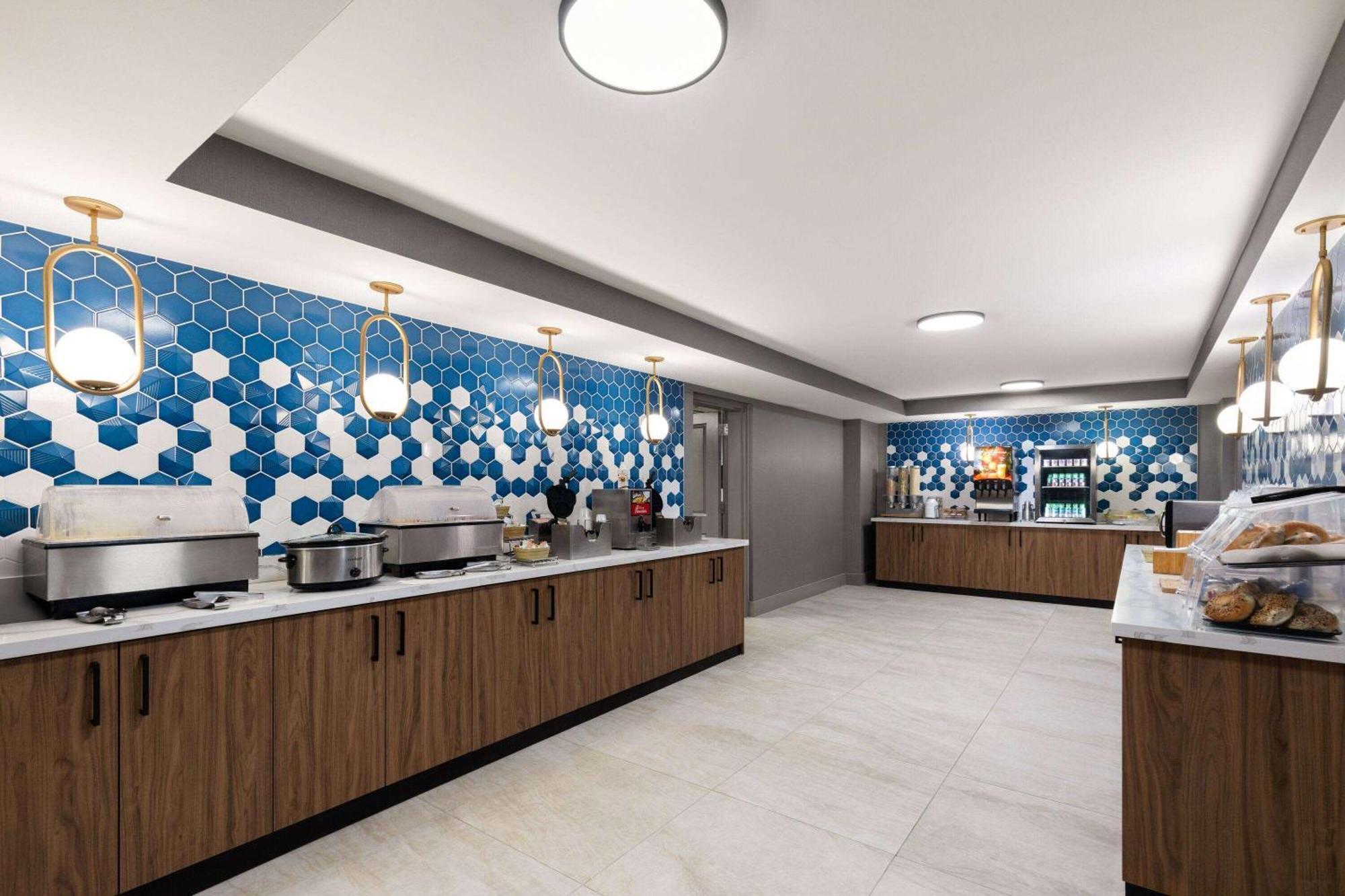 La Quinta By Wyndham Papermill Hotel
