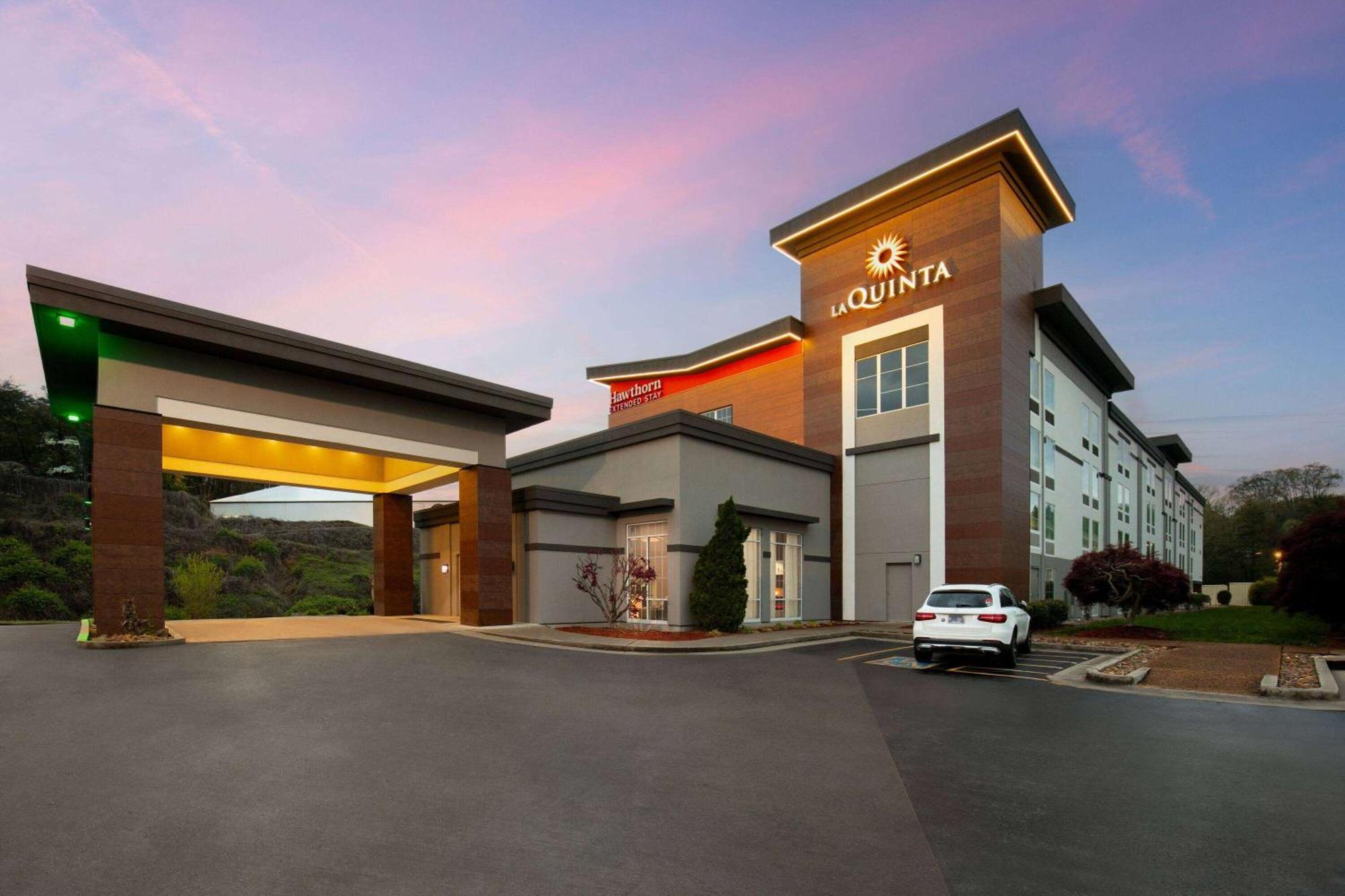 La Quinta By Wyndham Papermill Hotel
