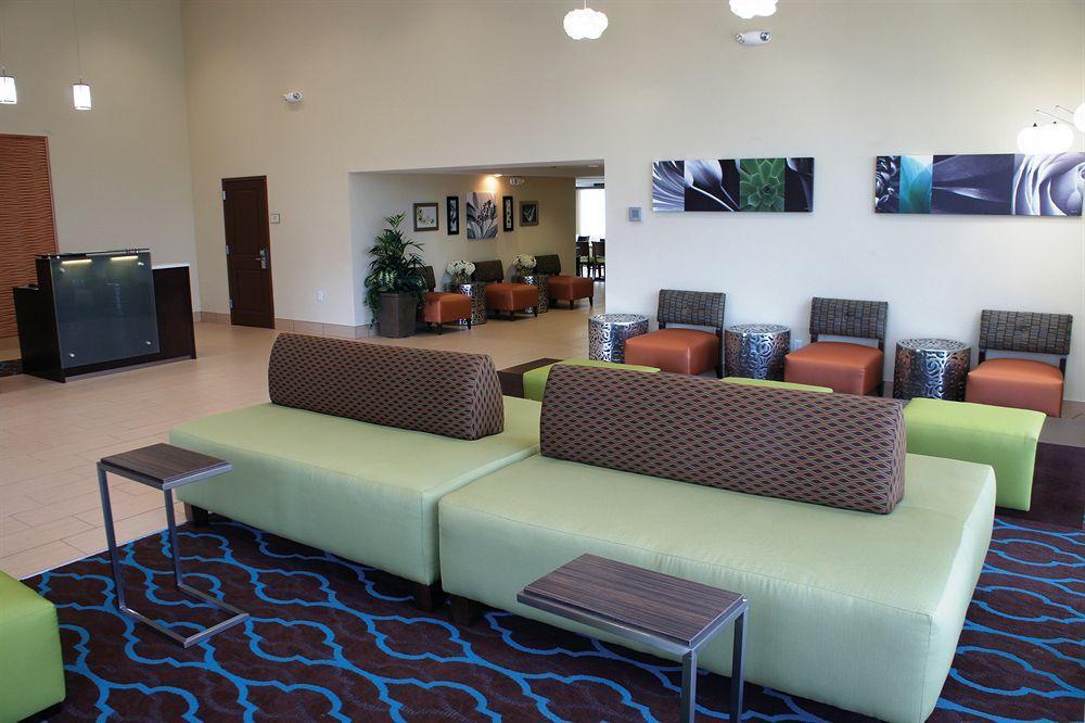 La Quinta By Wyndham Papermill Hotel