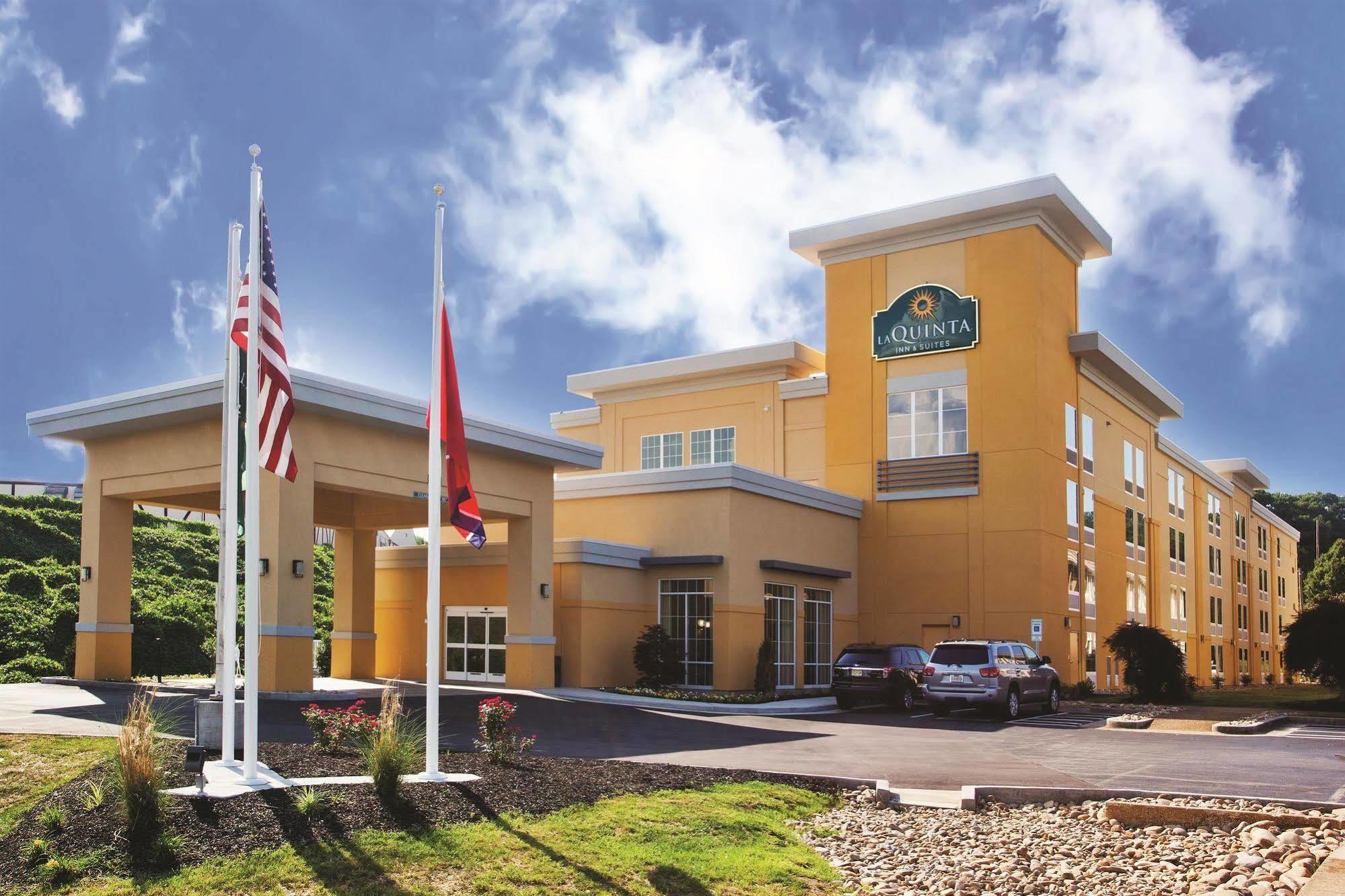 La Quinta By Wyndham Papermill Hotel