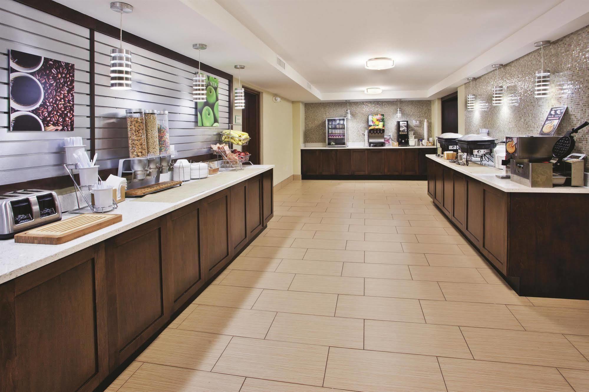 Hotel La Quinta By Wyndham Papermill 3*