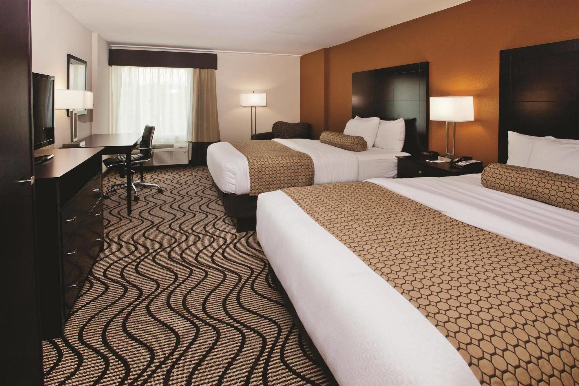 La Quinta By Wyndham Papermill Hotel 3*