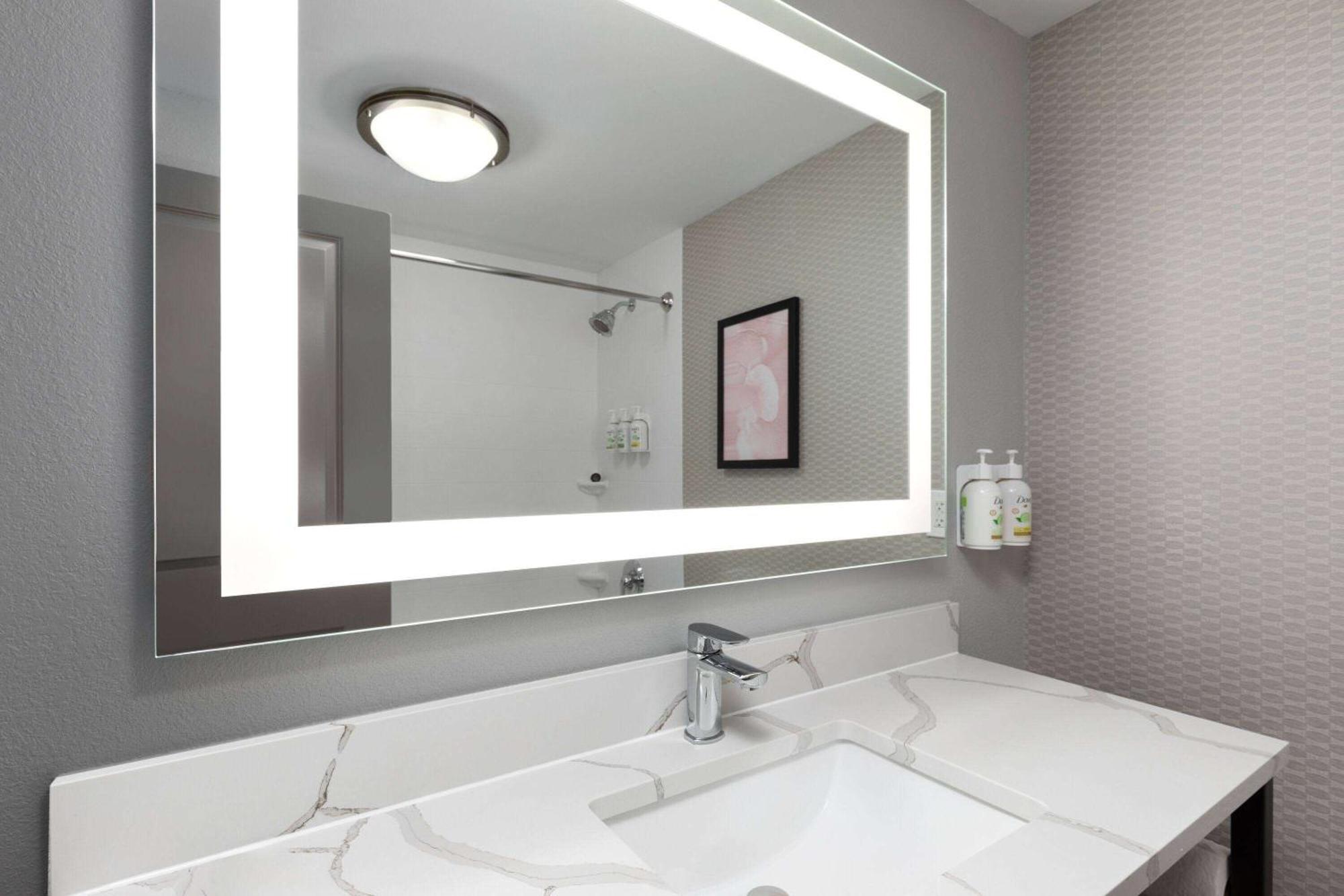 La Quinta By Wyndham Papermill Hotel